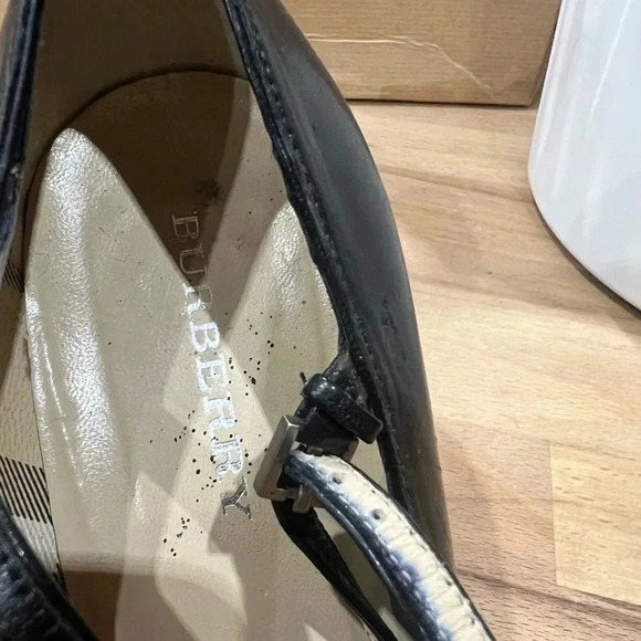Burberry  Calfskin Leather Business/Court Heels in size 36.5 or 5.5. - Picture 3 of 12